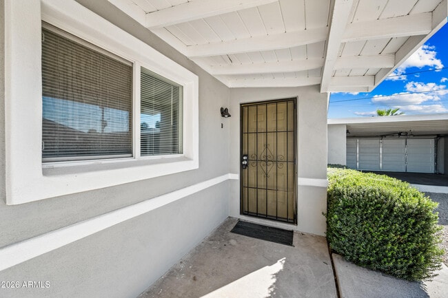 Building Photo - 837 E Alice Ave