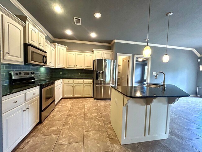 Building Photo - Stunning West Fayetteville Single Family Home