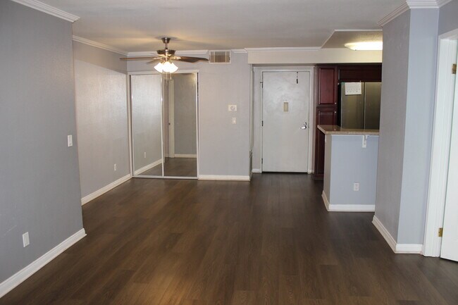 Building Photo - 21450 Burbank Blvd
