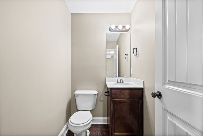 Building Photo - Pet Friendly Two Bedroom!