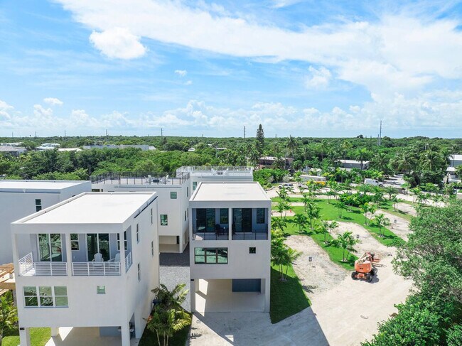 Building Photo - 99 Seaside Ave