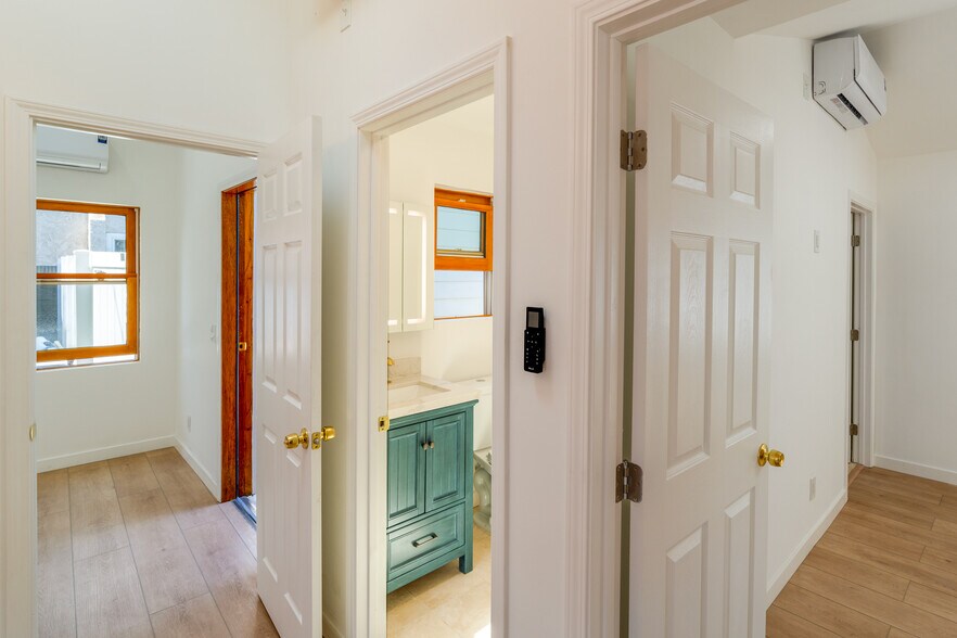 Powder Room 1/2 bath - 355 N Colorado Pl