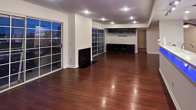 Building Photo - 4755 Templeton St