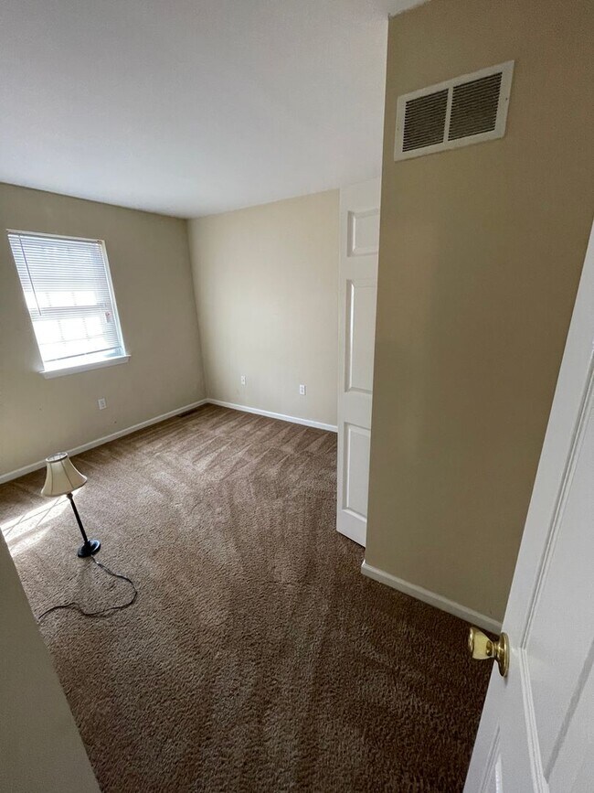 Building Photo - 659 Rockwood Dr
