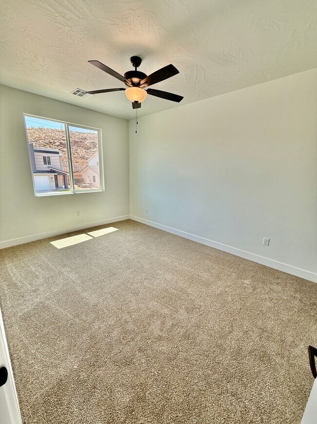 Building Photo - BRAND NEW Three Bedroom Townhome in Desert...