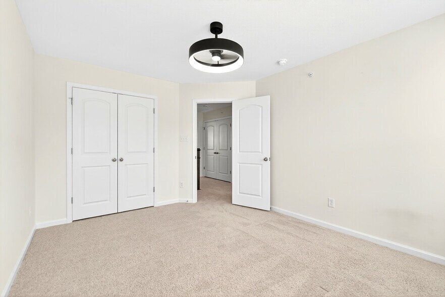 Building Photo - 600 Dana Dr