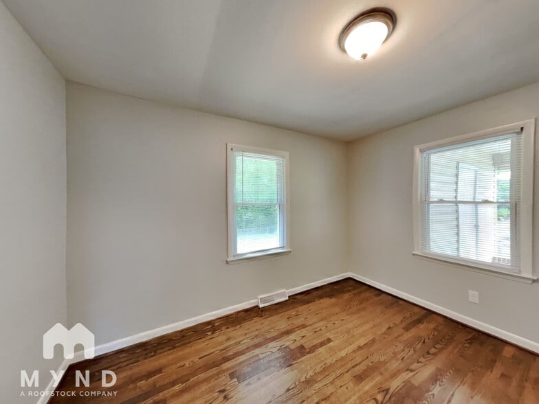 Building Photo - 2634 Skyland Dr