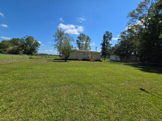 Building Photo - 2214 Sivertsen Rd