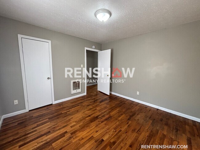 Building Photo - 291 Navy Dr