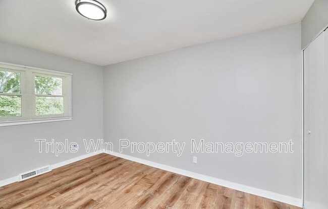 Building Photo - 10531 Fabick Dr