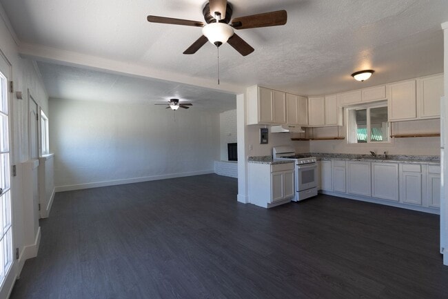Building Photo - Newly Remodeled 2x1 in Newman!!!