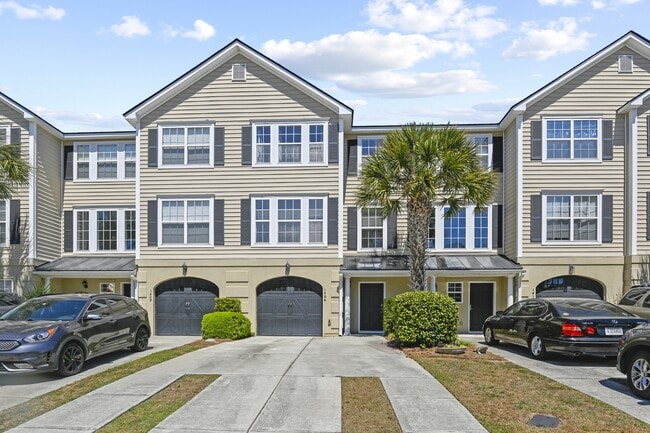 Building Photo - 1406 Hamlin Park Cir