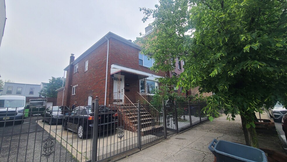 Building Photo - 589 Bramhall Ave
