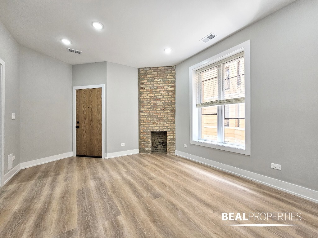 Building Photo - 428 W Belden Ave