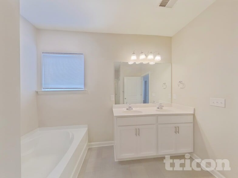 Building Photo - 453 All Seasons Dr