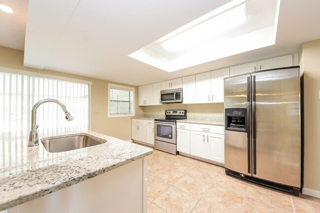 Building Photo - 109 Slade Dr