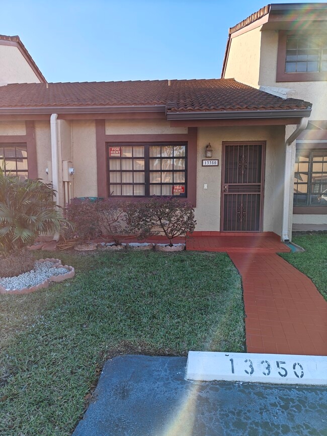 Building Photo - 13350 SW 59th Ln