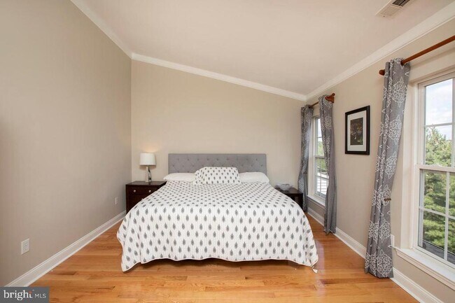 Building Photo - 1811 Adams Way