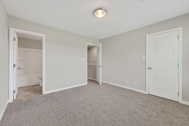 Building Photo - The Stowe Court Dog Friendly Condo for rent!