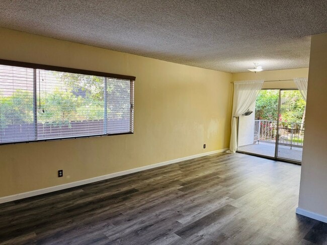 Building Photo - 1810 Ramona Ave