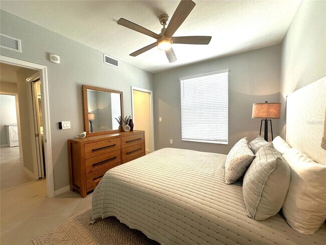 Building Photo - 14221 Heritage Landing Blvd