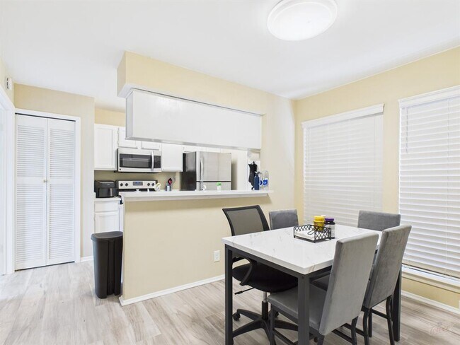 Building Photo - 3115 Helms St