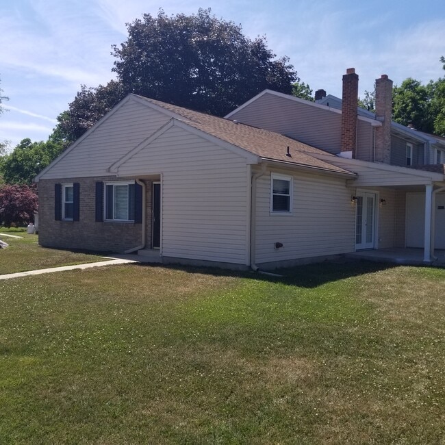 Building Photo - 6401 Salem Park Cir