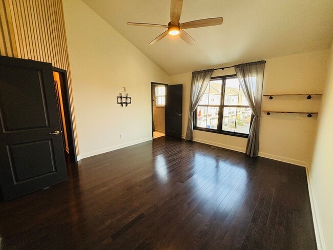 Building Photo - 3-4 Bedroom, 3.5 Bath Townhouse