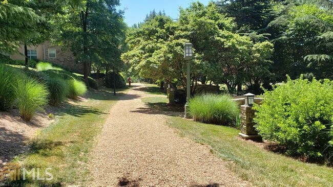 Building Photo - 10 Perimeter Summit Blvd