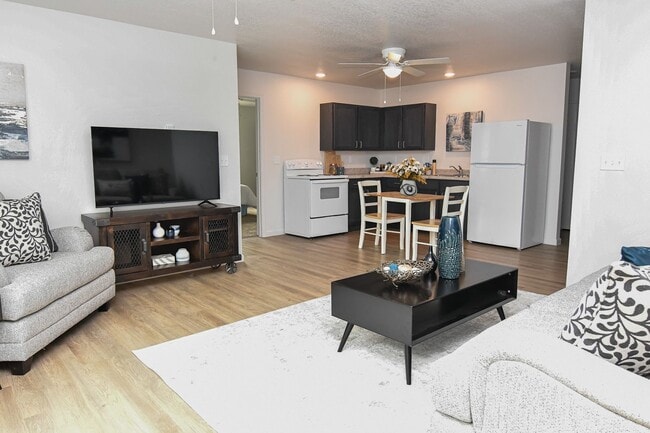 Building Photo - 3 Bedroom, Single-story Townhomes for rent...