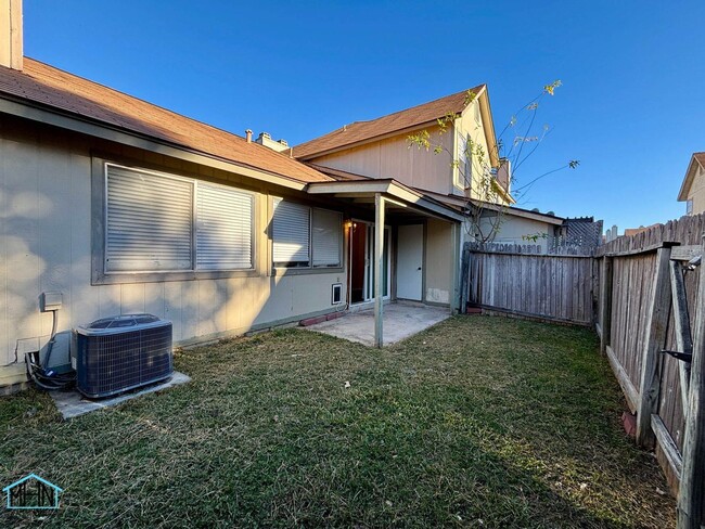 Building Photo - Beautifully renovated 3 bedroom, 2 bath ho...