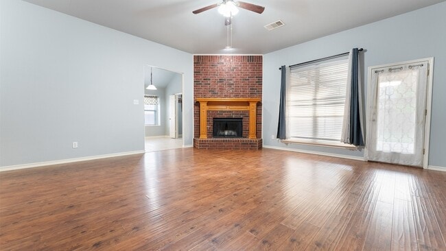 Building Photo - 525 Mustang Ridge Dr