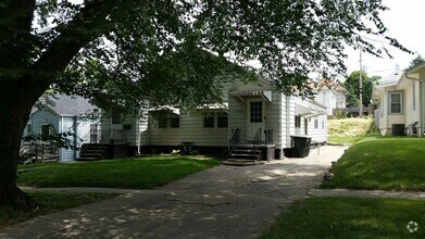 Building Photo - Nebraska Duplex 1