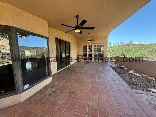 Building Photo - Three Bedroom/Two Bath Home