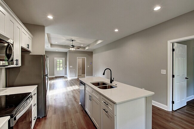 Building Photo - 2075 Haystack Cir