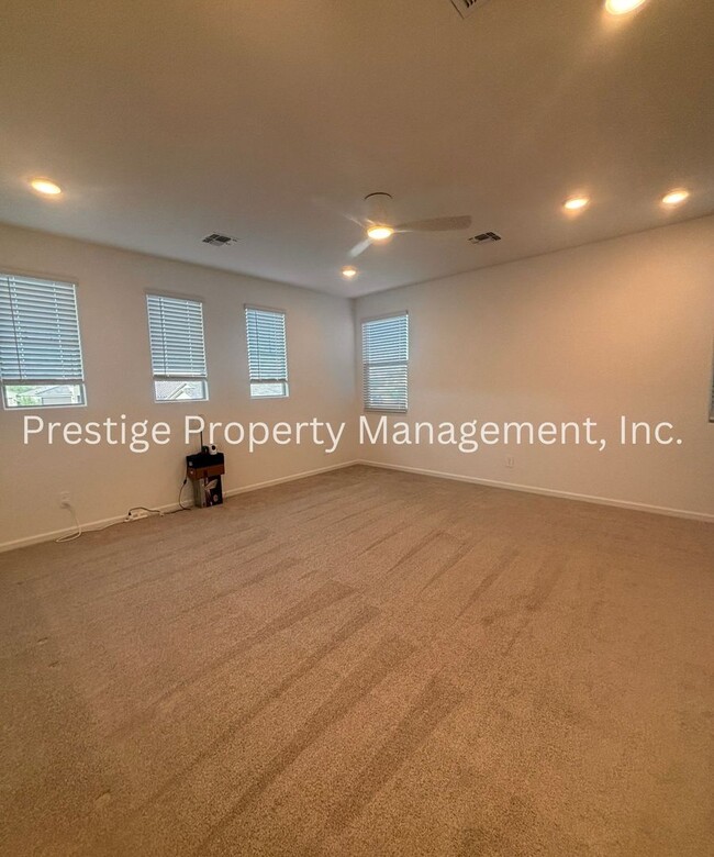 Building Photo - Beautiful 2/2 2-Story West Side Home With ...