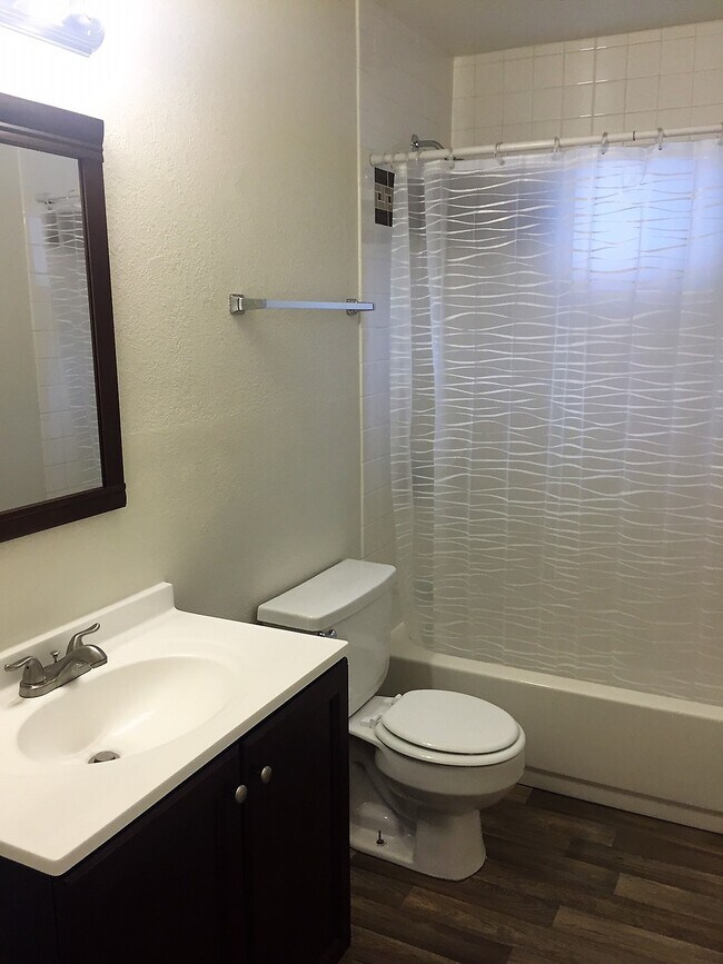 Building Photo - 406 N 2nd St