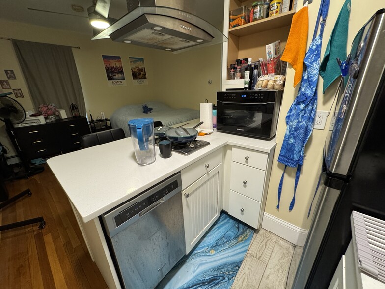 Building Photo - 65 Walden St