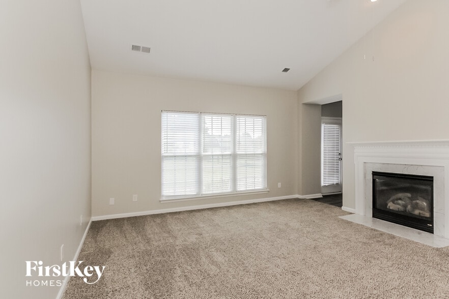 Building Photo - 7860 Cotswold Ct