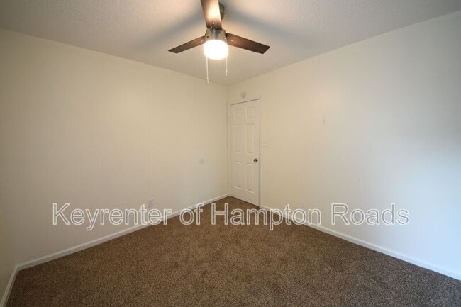 Building Photo - 192 S Hall Way