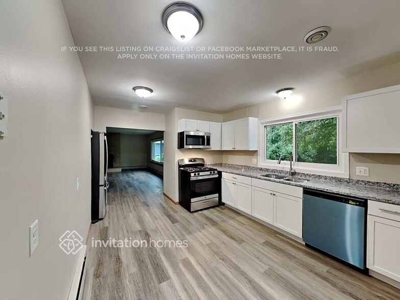 Building Photo - 302 Zinnia Ln N