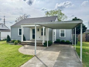 Building Photo - Renovated, fenced, and in the Medical District-it's perfect!