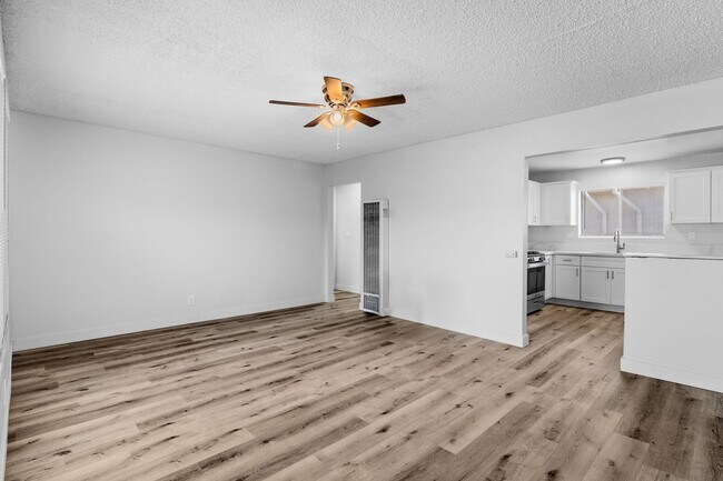 Interior Photo - 1050 Gaviota Avenue