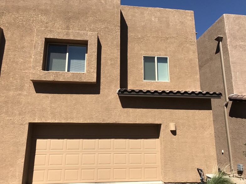 Rear Entrance to attached 2-car garage - 4154 N Thurston Ln