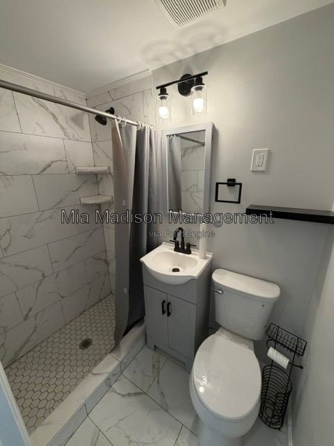 Building Photo - 1226 W 42nd St