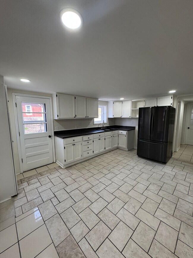 Building Photo - 1036 Seymour Ave