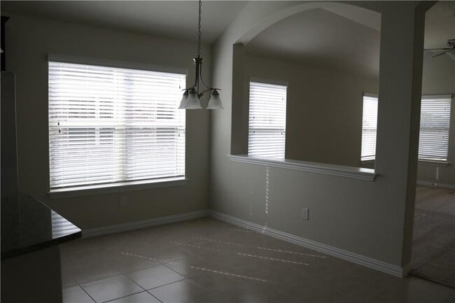 Building Photo - 913 Wolcott Dr