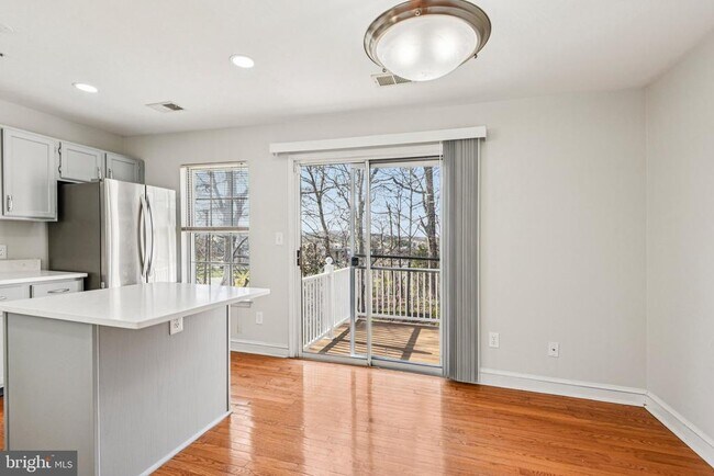 Building Photo - 1440 Nutwood Ct