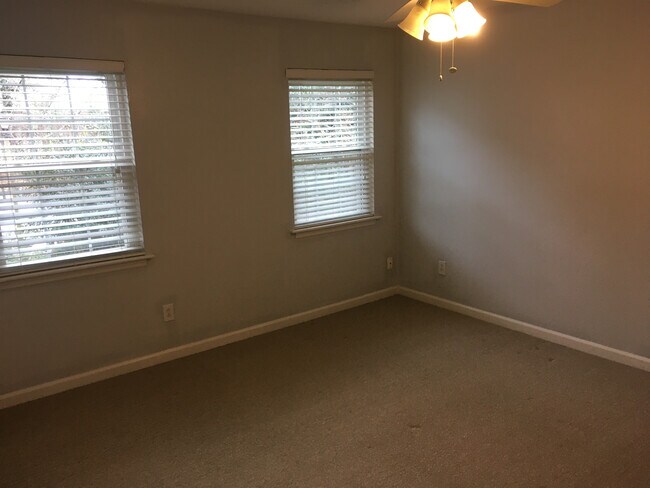 Building Photo - 1750 Clairmont Rd