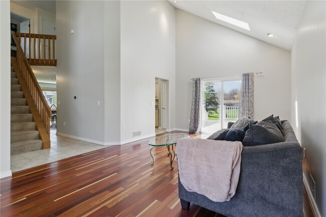 Building Photo - 12 White Oak Bend